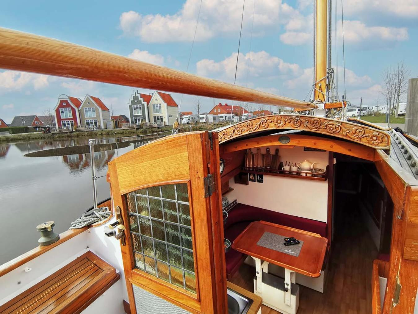 Plattbodenschiff Pandion Hotel Neuharlingersiel Eksteriør billede